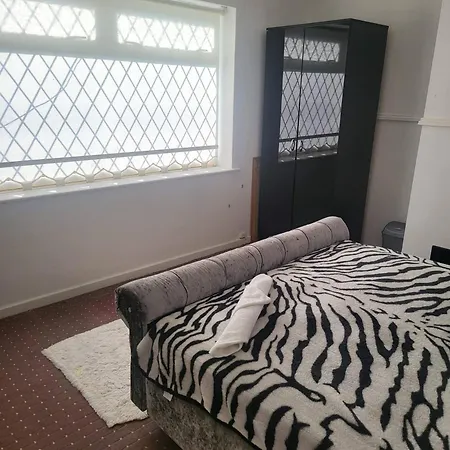 Serene Double Room In Quiet Middlesbrough House Гостевой дом