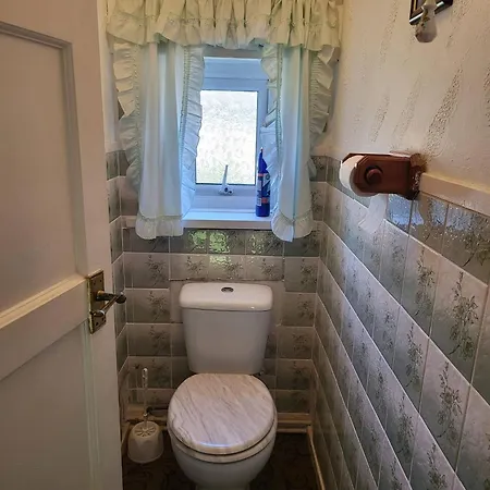 Serene Double Room In Quiet Middlesbrough House